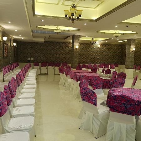 Hotel Posh Chandīgarh エクステリア 写真