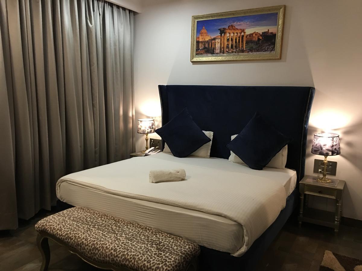 Hotel Posh Chandīgarh エクステリア 写真