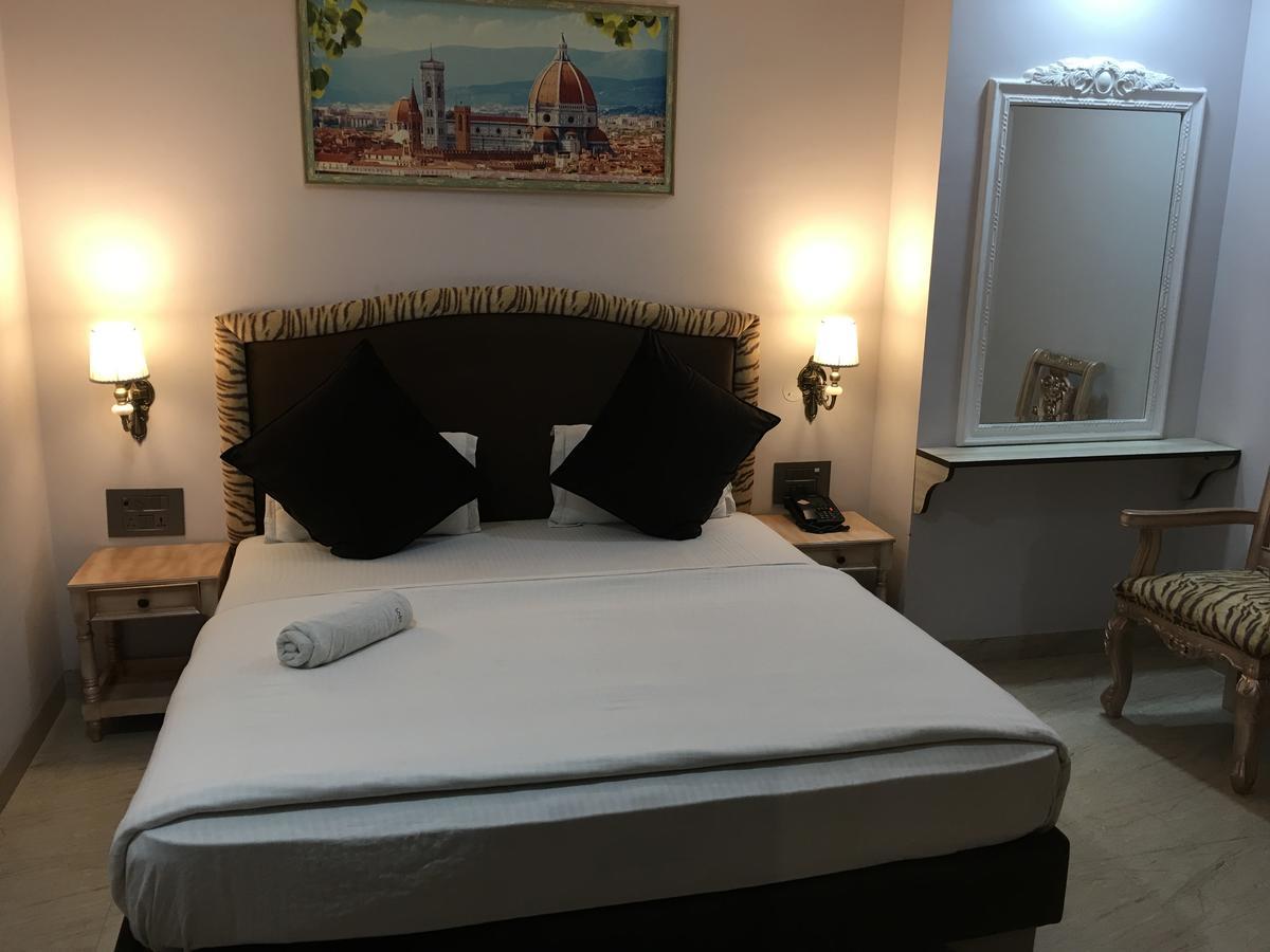 Hotel Posh Chandīgarh エクステリア 写真