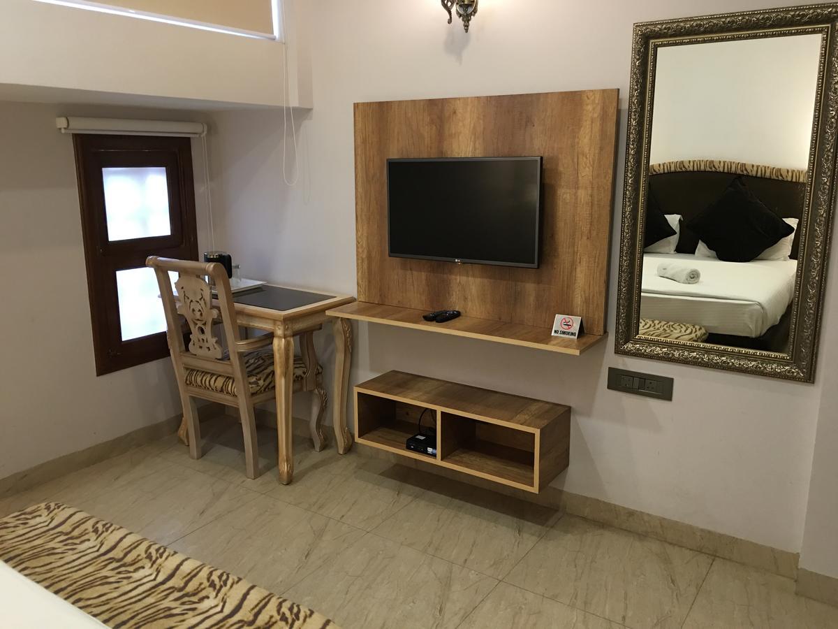 Hotel Posh Chandīgarh エクステリア 写真