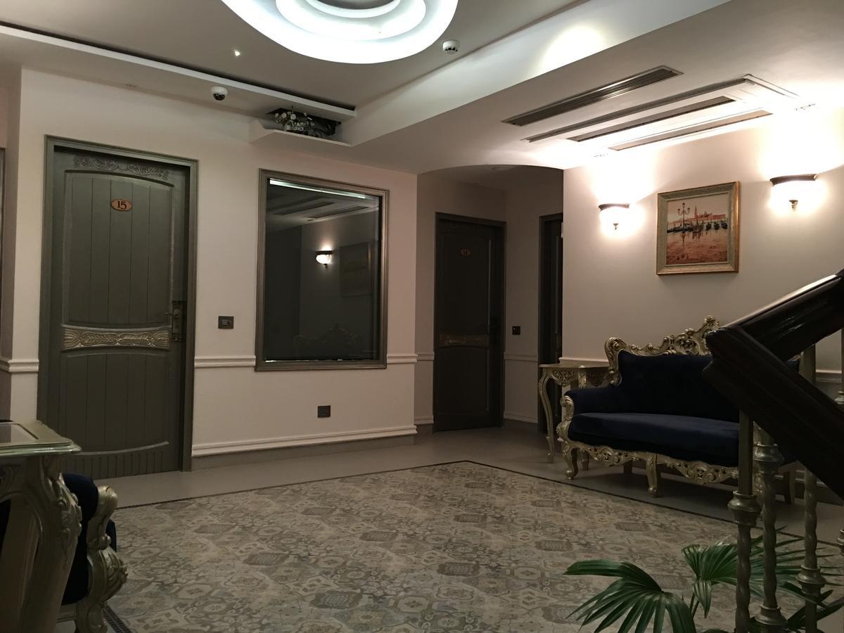 Hotel Posh Chandīgarh エクステリア 写真