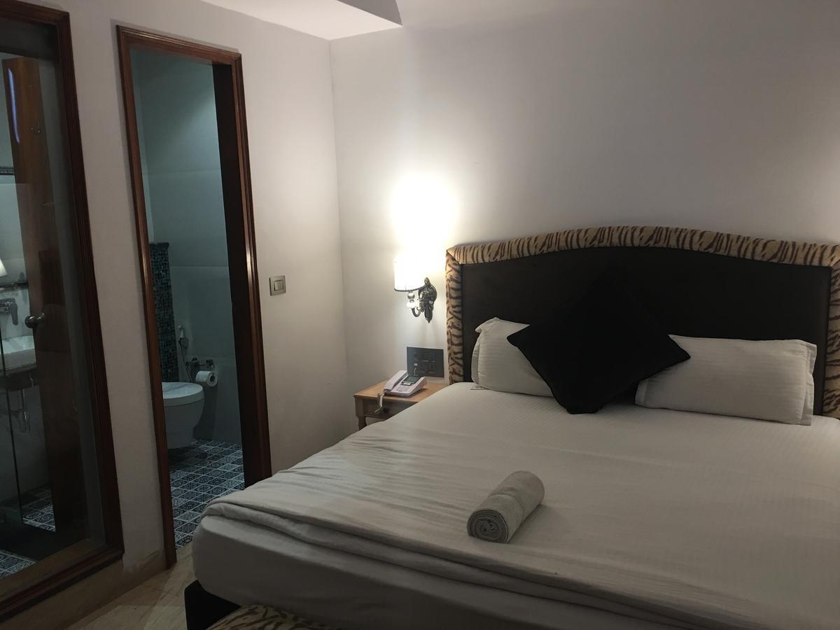 Hotel Posh Chandīgarh エクステリア 写真