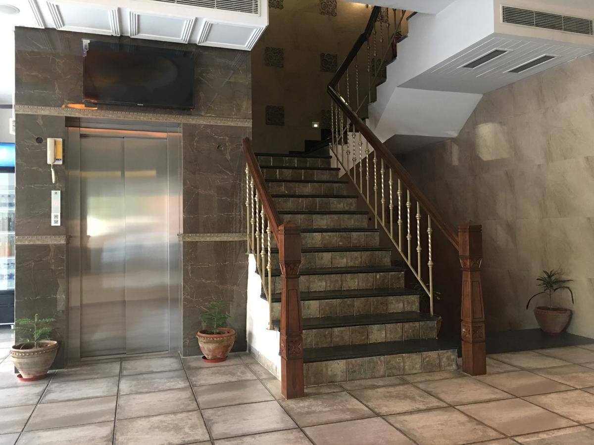 Hotel Posh Chandīgarh エクステリア 写真