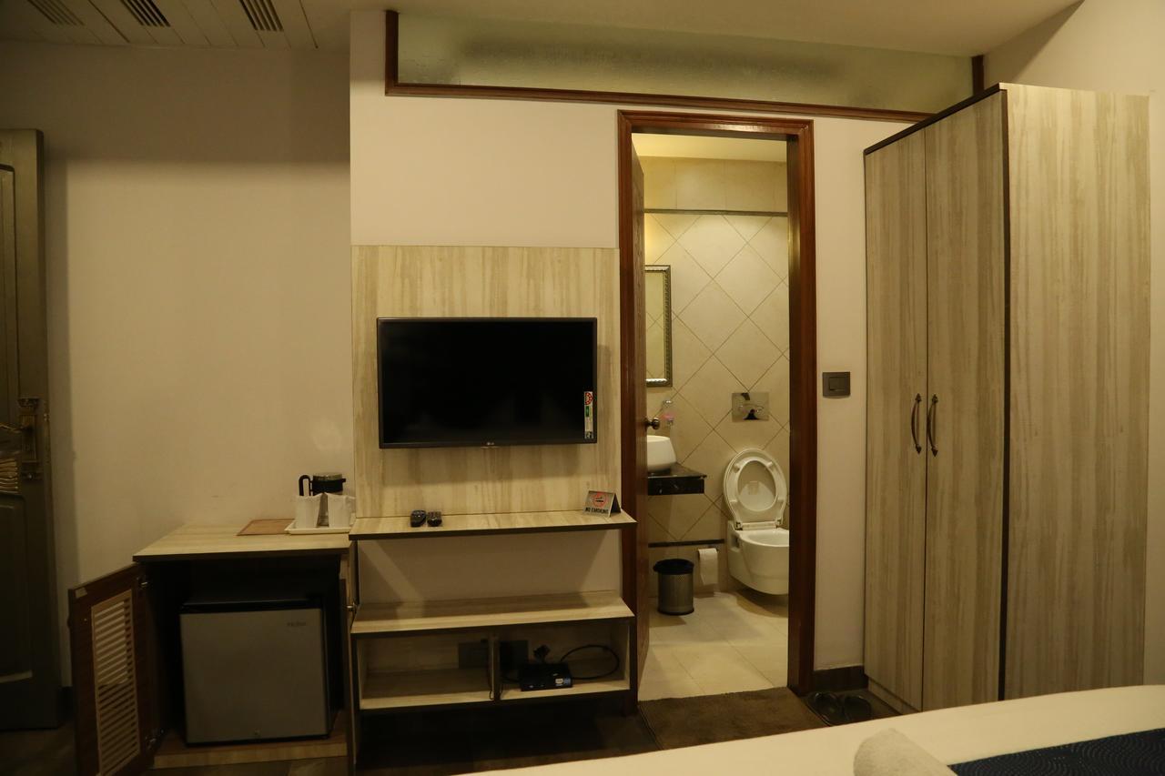 Hotel Posh Chandīgarh エクステリア 写真