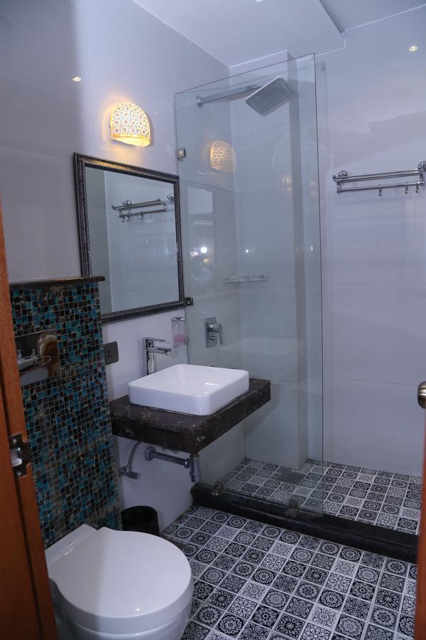 Hotel Posh Chandīgarh エクステリア 写真