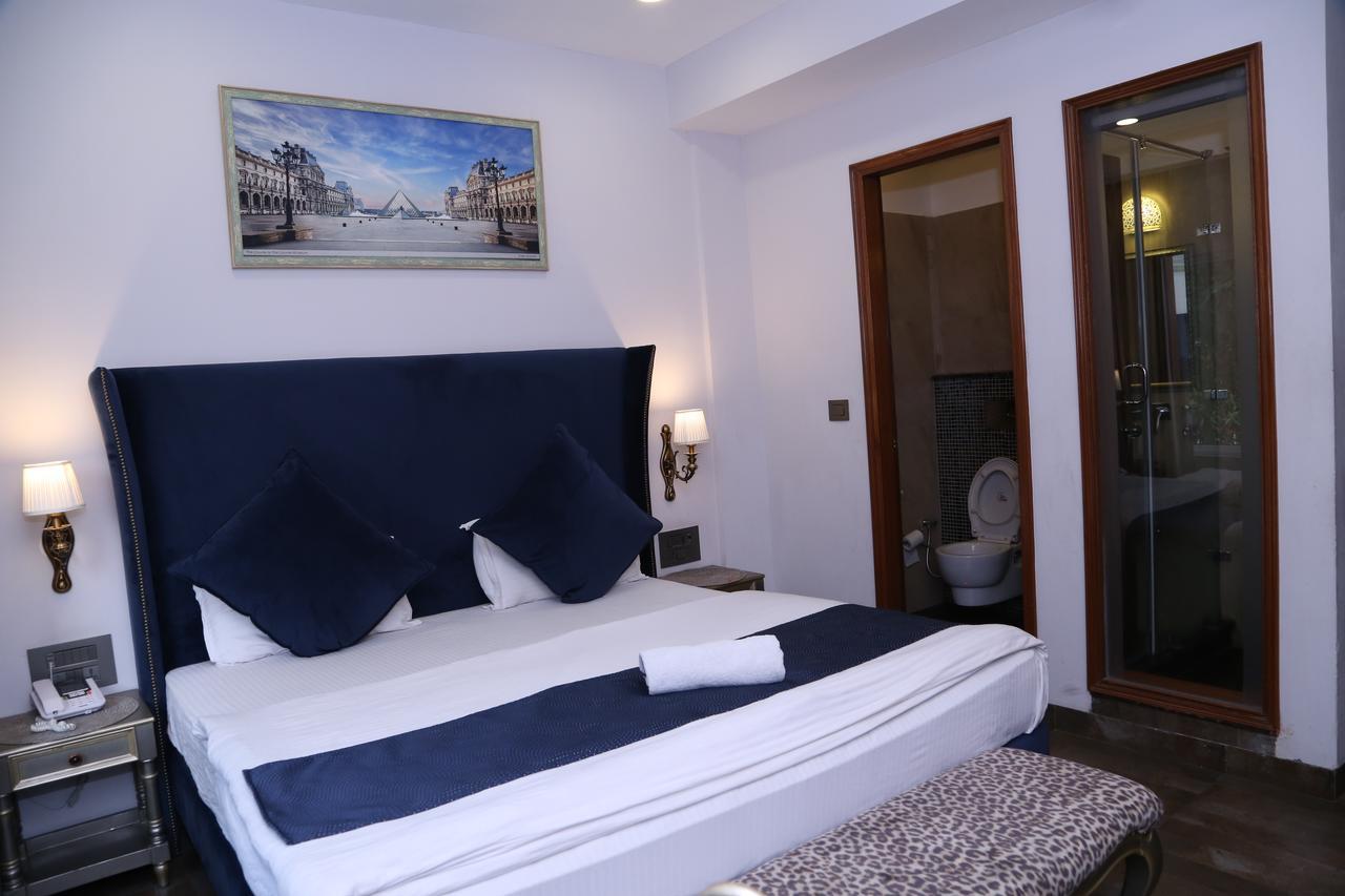 Hotel Posh Chandīgarh エクステリア 写真