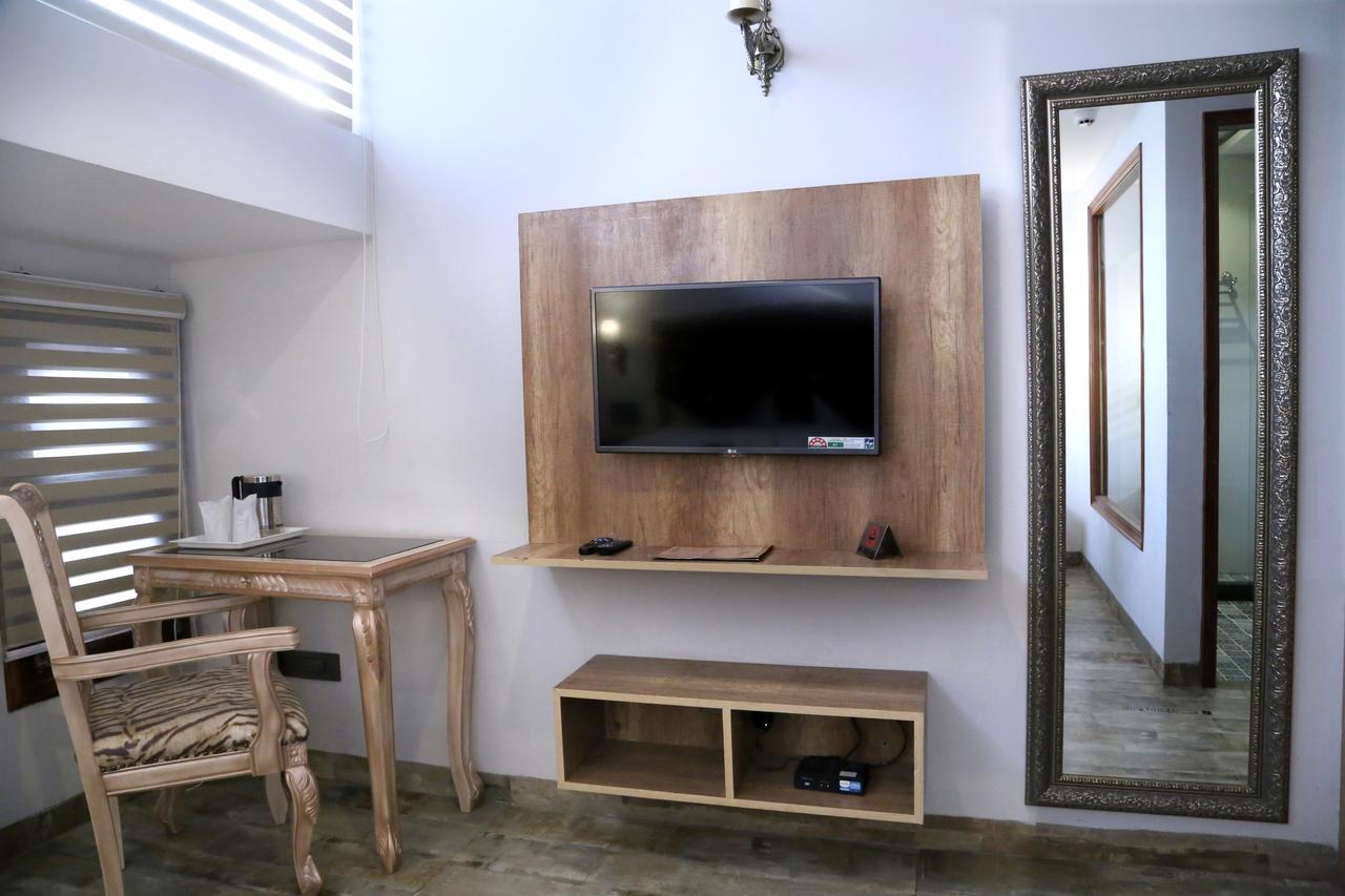 Hotel Posh Chandīgarh エクステリア 写真