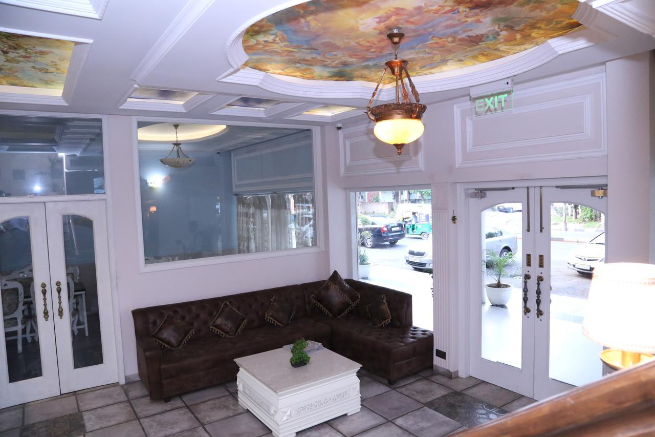 Hotel Posh Chandīgarh エクステリア 写真