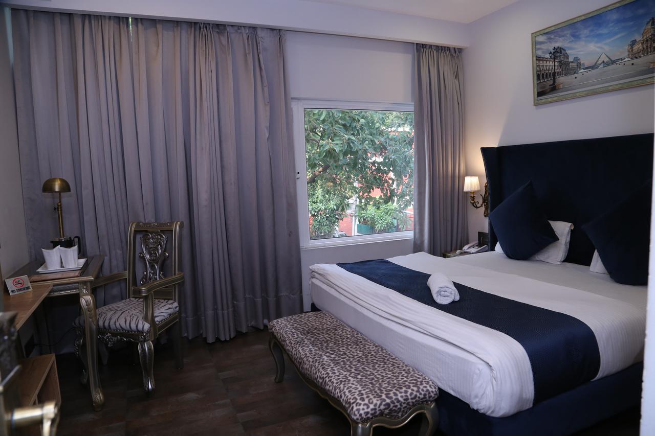 Hotel Posh Chandīgarh エクステリア 写真