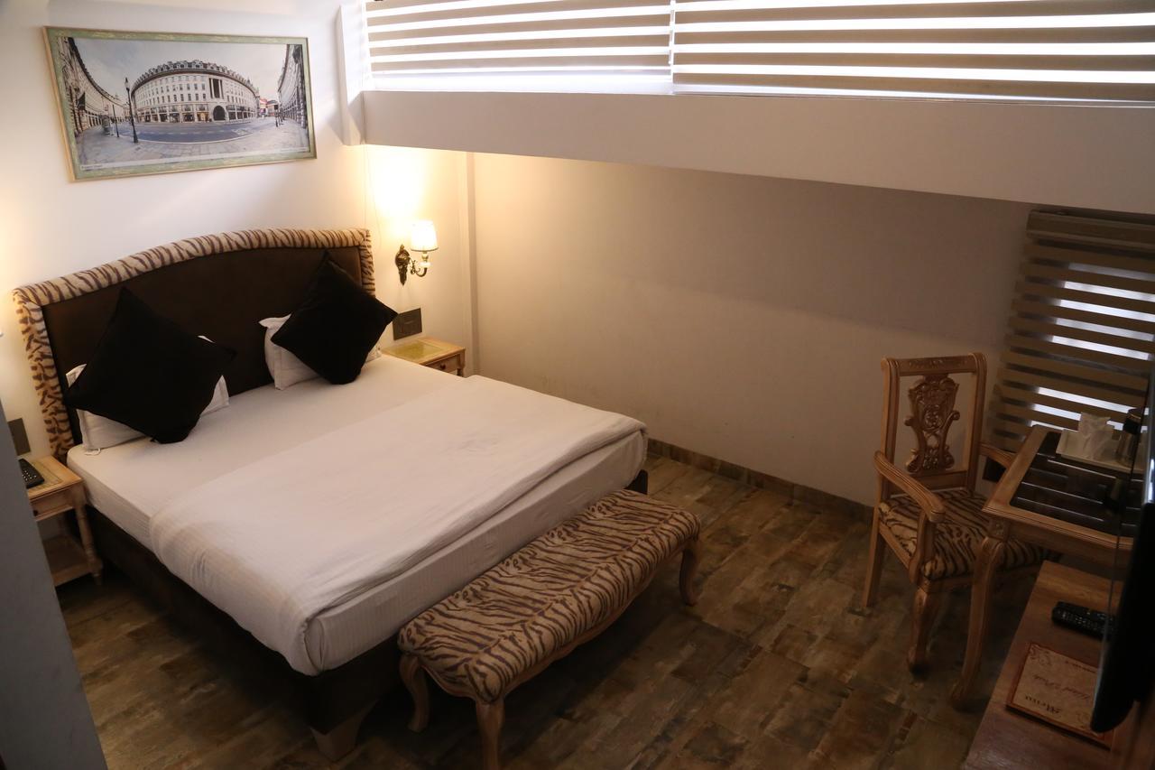 Hotel Posh Chandīgarh エクステリア 写真