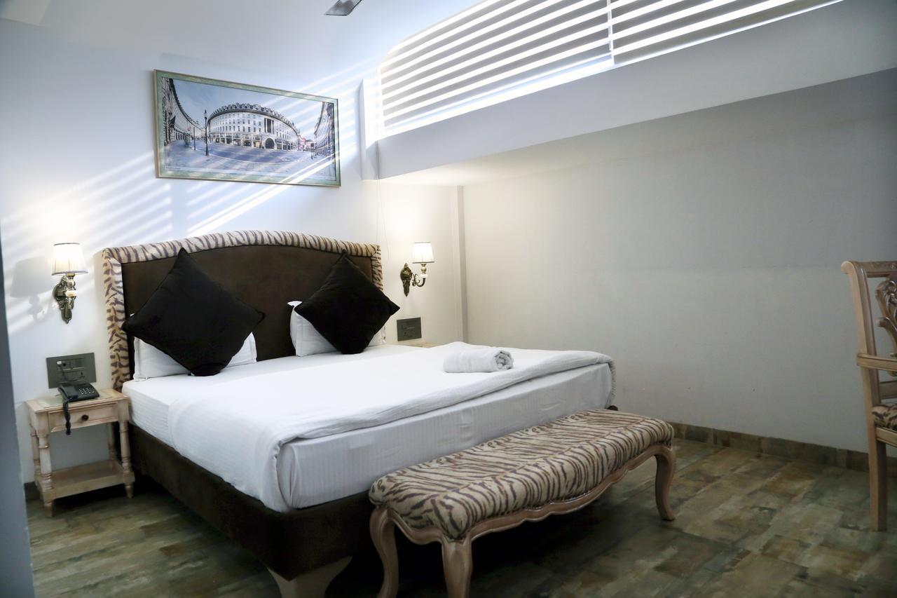 Hotel Posh Chandīgarh エクステリア 写真
