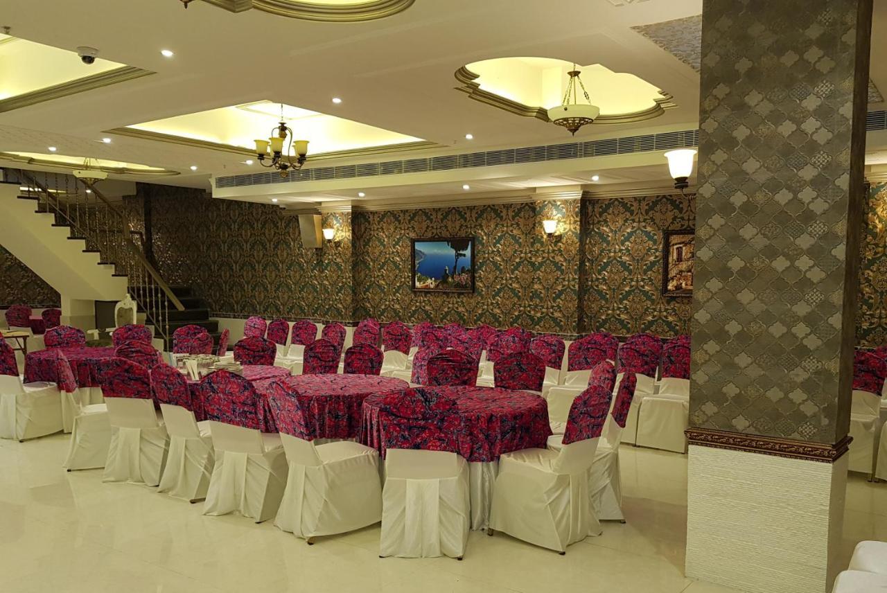 Hotel Posh Chandīgarh エクステリア 写真