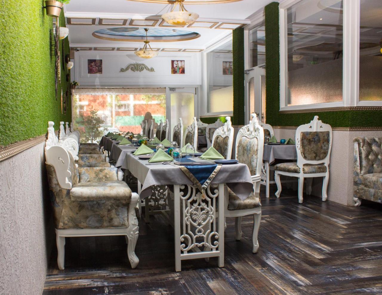 Hotel Posh Chandīgarh エクステリア 写真