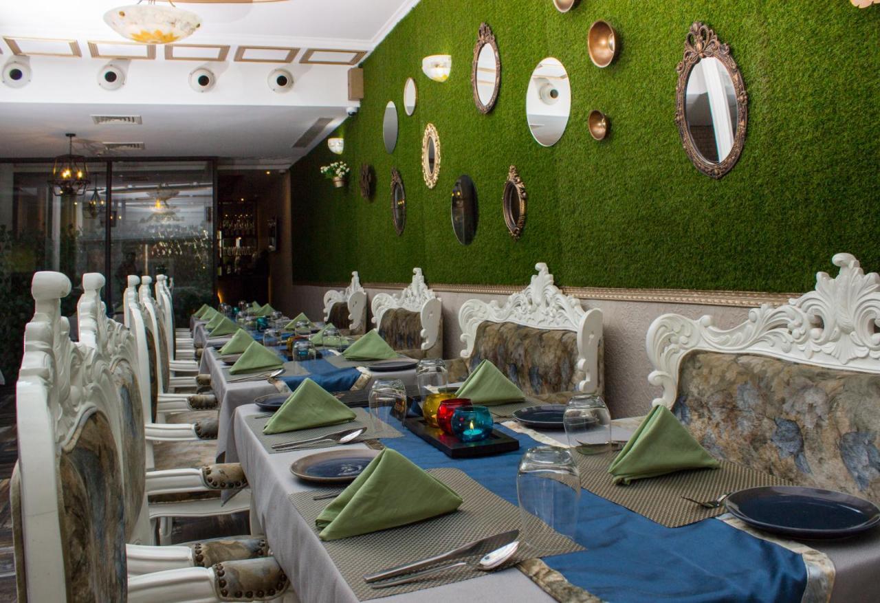 Hotel Posh Chandīgarh エクステリア 写真