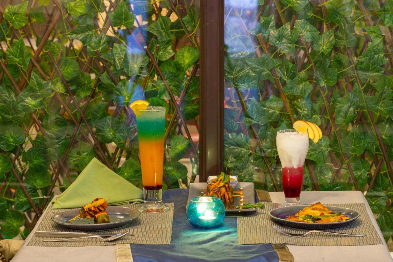 Hotel Posh Chandīgarh エクステリア 写真